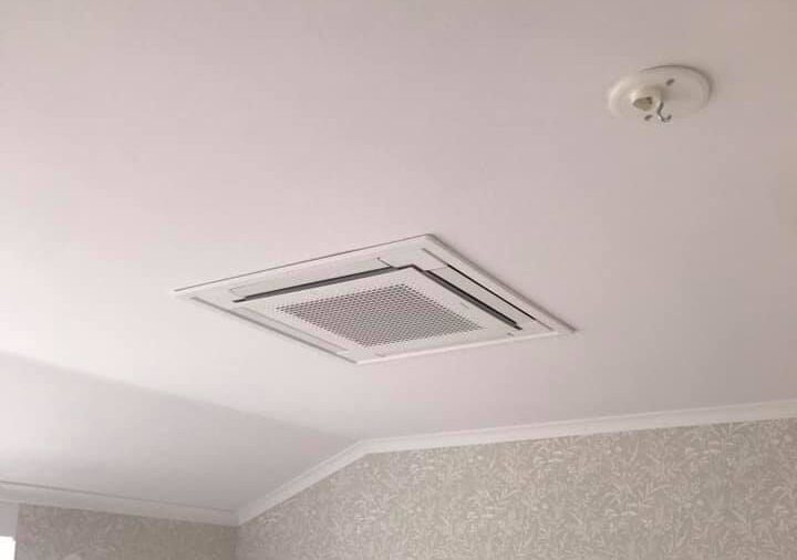 Takmonterad kassettvärmepump installerad i bostad på Höglandet